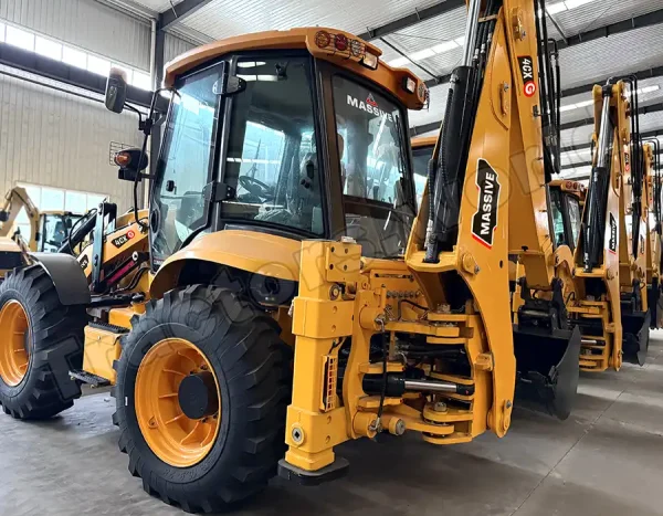 Massive 4CX Retroescavadeira em Moçambique